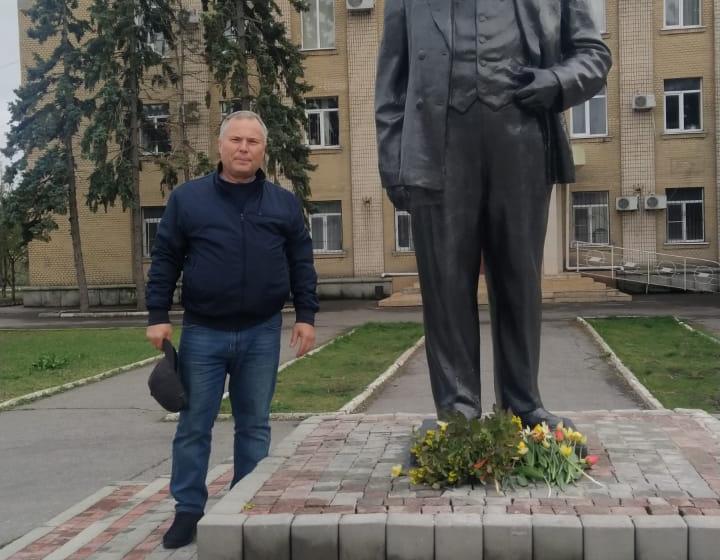 Ленин возвращается! Жители освобожденного города Геническ Херсонской области сберегли и восстановили на прежнем месте памятник В.И. Ленину