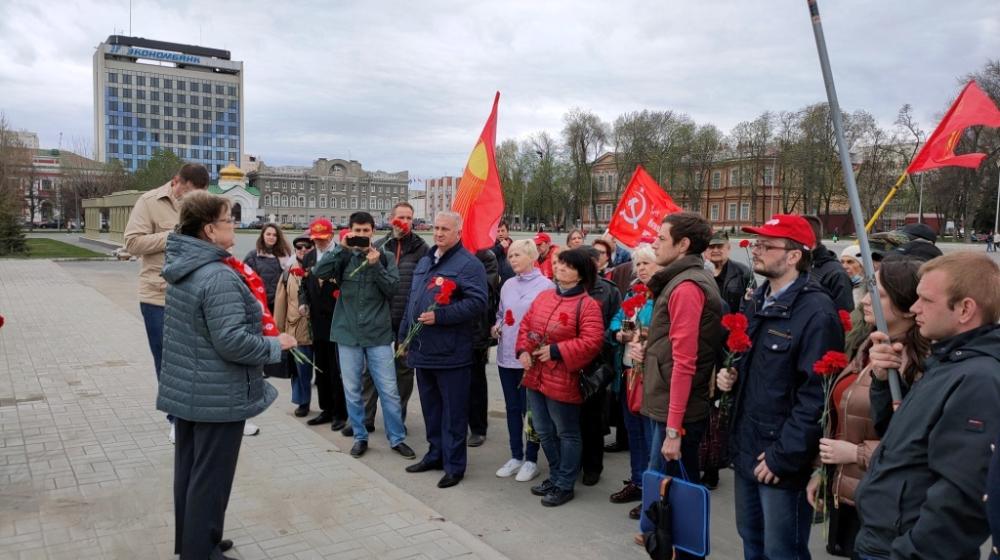 В Саратове отметили День рождения В.И. Ленина