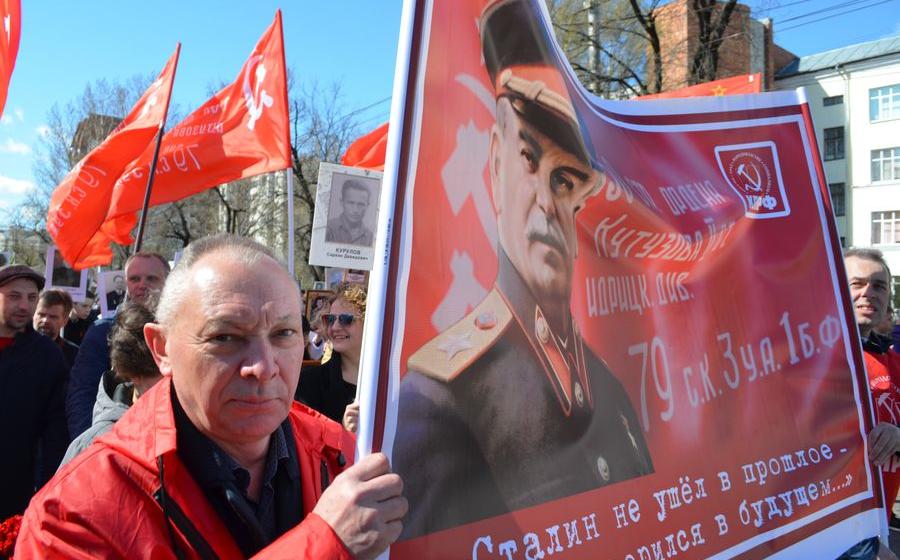 Вологда. Активисты КПРФ приняли участие в шествии «Бессмертного полка»