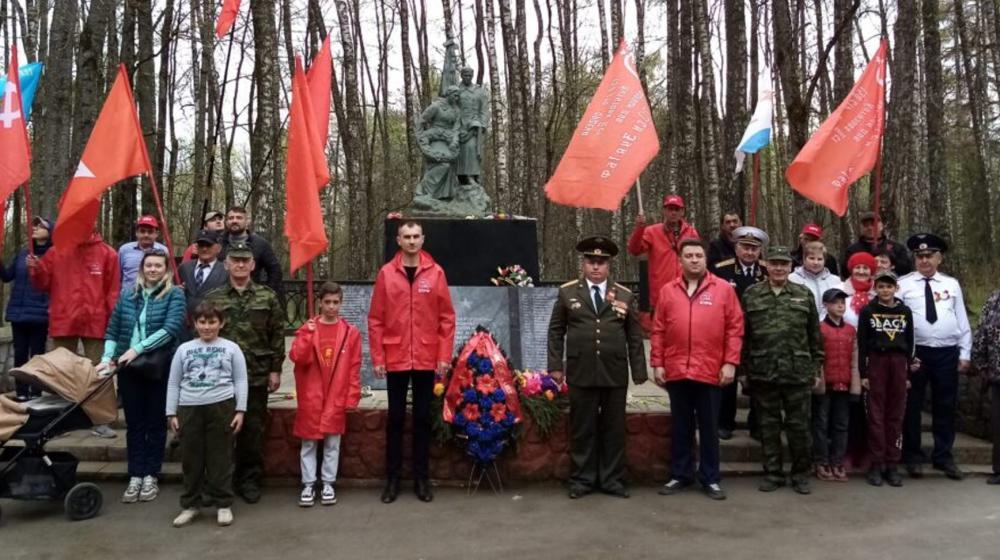 Смоленские коммунисты провели автопробег, приуроченный к 77-й годовщине Победы