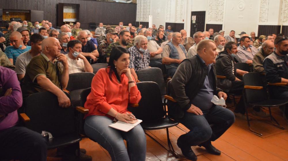 Алтайский край. Коммунисты противостоят рейдерскому захвату охотобщества