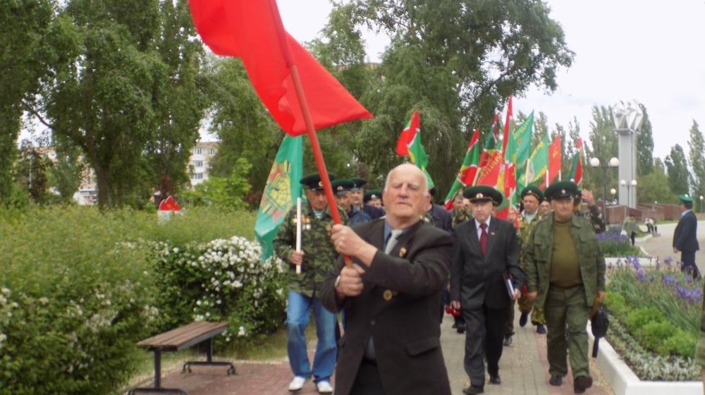 По поручению депутата Госдумы Сергея Гаврилова воронежские коммунисты поздравили ветеранов с Днем пограничных войск России