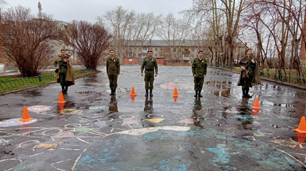 Свердловская область. Воспитанники Кировградского ВПК «Рубеж» на открытии мемориальных досок воинам-героям
