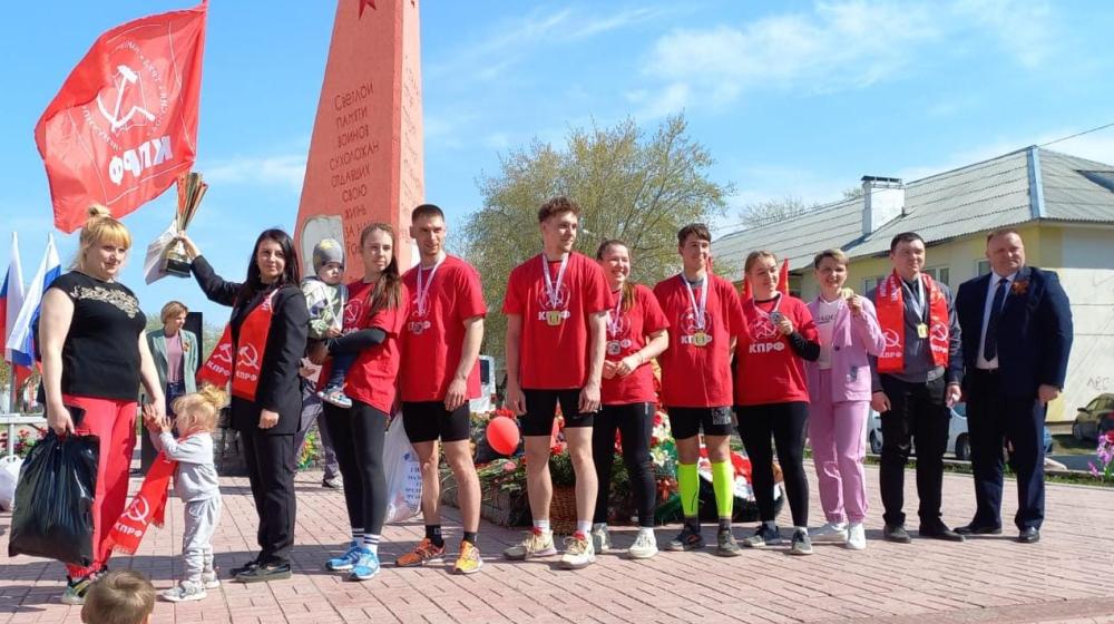 Свердловские коммунисты победили в спортивной эстафете, посвящённой 9 Мая