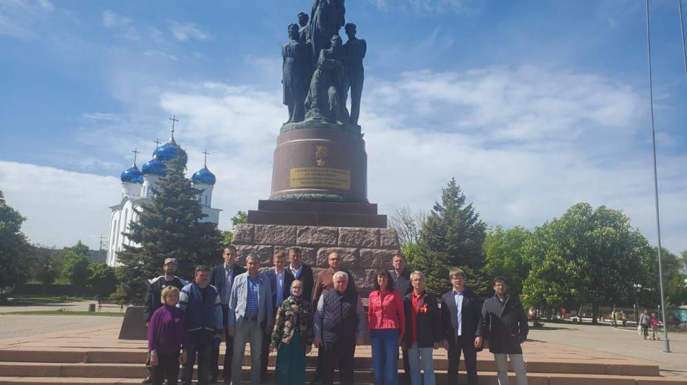 В рамках визита на Донбасс делегация КПРФ под руководством Казбека Тайсаева посетила ЛНР