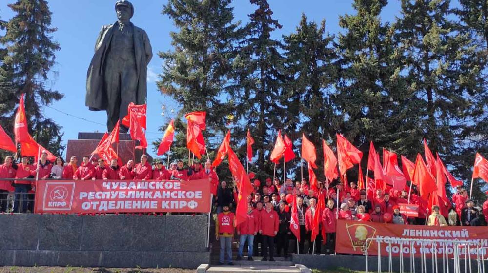 Коммунисты Чувашии отметили Первомай участием в праздничной демонстрации
