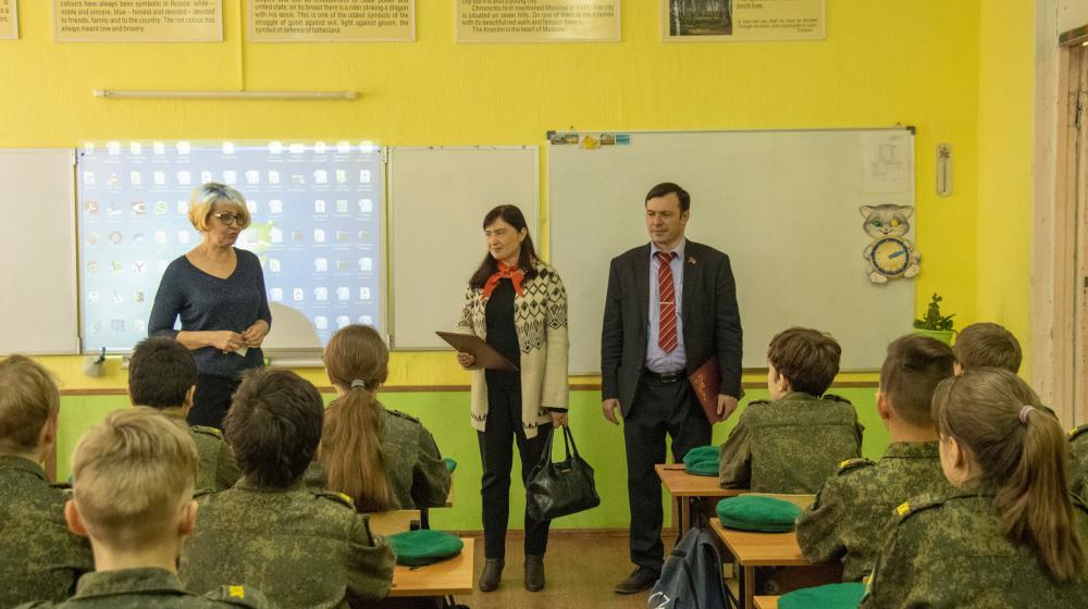 В Рязани депутаты-коммунисты рассказали школьникам про пионеров