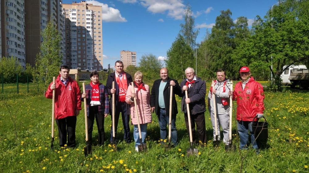 В Рязани в Комсомольском парке заложили аллею в честь 100-летия Пионерии