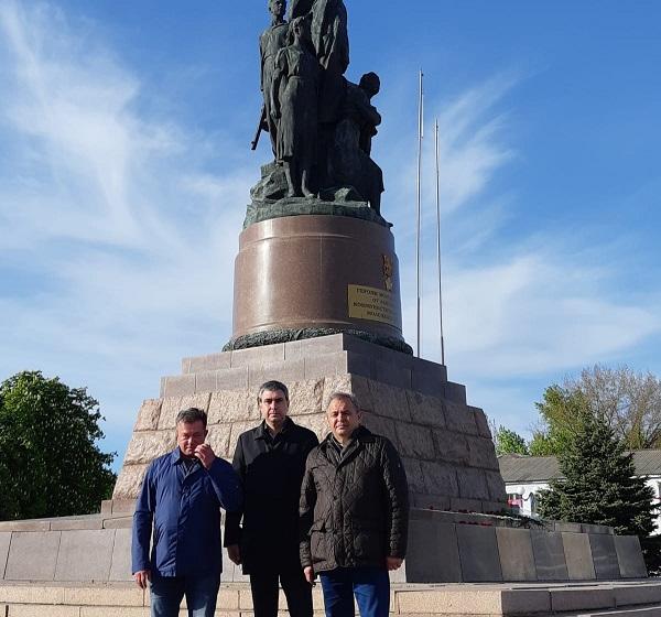Люди ждут общей Победы: Ренат Сулейманов и Андрей Жирнов рассказали о первых днях визита в ЛНР