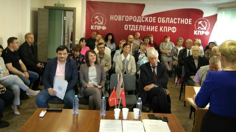 Кандидат от КПРФ О.А. Ефимова представила документы для регистрации на выборы губернатора Новгородской области