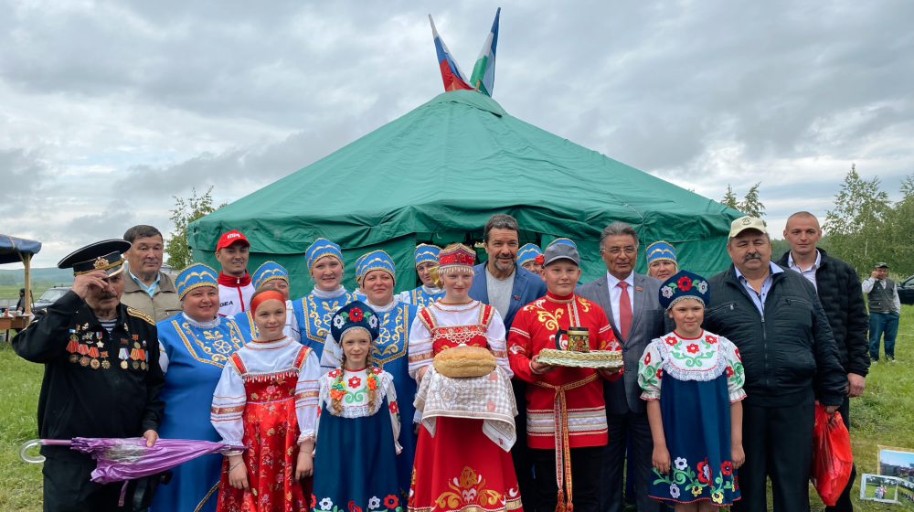 Башкирия. Александр Ющенко и Юнир Кутлугужин поздравили кугарчинцов с Сабантуем