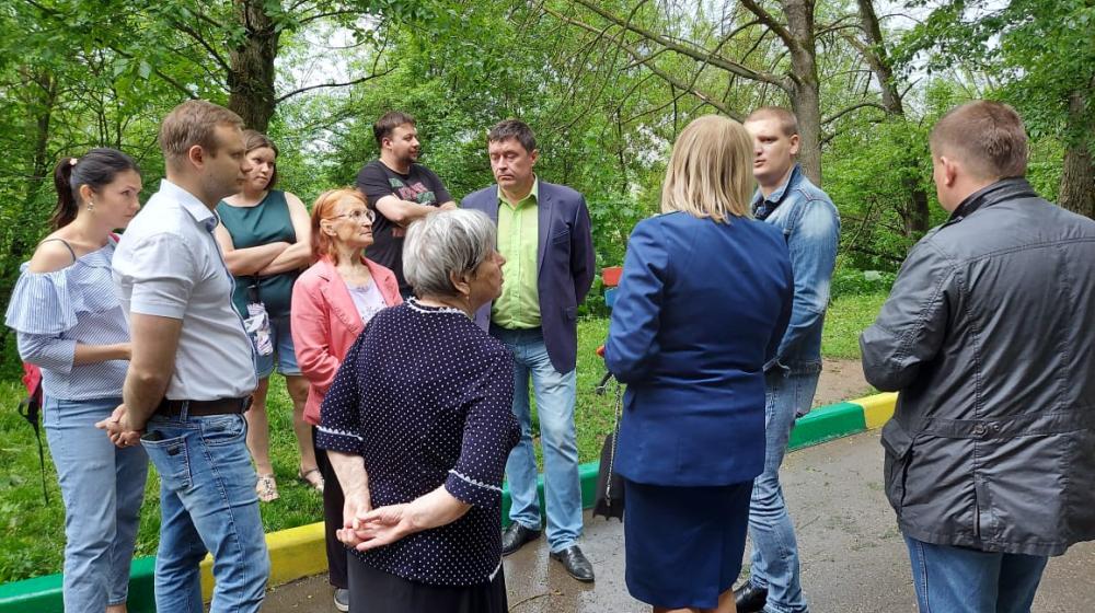 Владимир Исаков провёл встречу с собственниками МКД в г.Тула, в ходе которой решился вопрос с капремонтом крыши проблемного дома