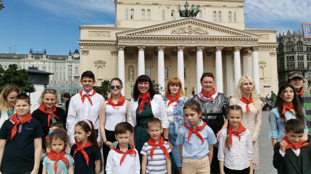 Верим в Победу Добра! Репортаж о праздновании Дня Пионерии в Большом театре