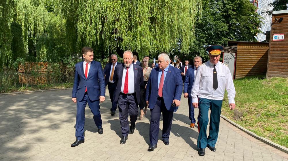 Под руководством В.И. Кашина состоялась рабочая встреча депутатов КПРФ с Председателем Парламента и Председателем Правительства Северной Осетии. Фоторепортаж