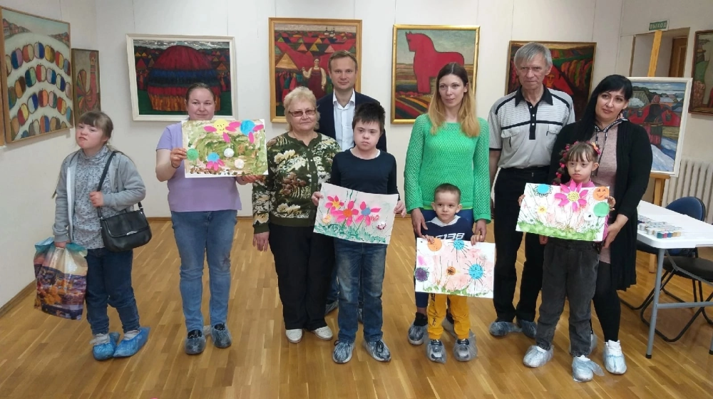 В День защиты детей Владимир Исаков вместе с тульскими коммунистами организовал детям с ОВЗ праздник
