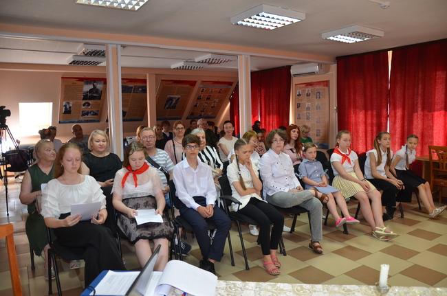 В Ростовском-на-Дону горкоме КПРФ накануне Дня русского языка прошёл "литературный салон"