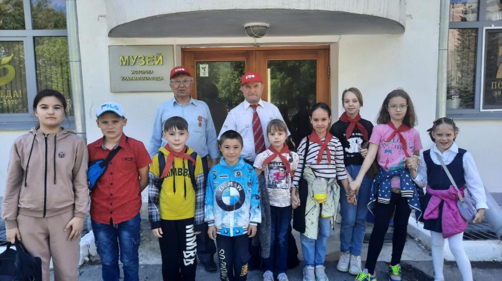 Свердловские пионеры посетили музей Уралмашзавода