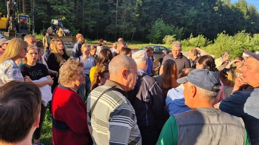 Екатеринбург. Депутаты КПРФ помогут жителям Рощинской в борьбе против уничтожения леса и строительства новой дороги