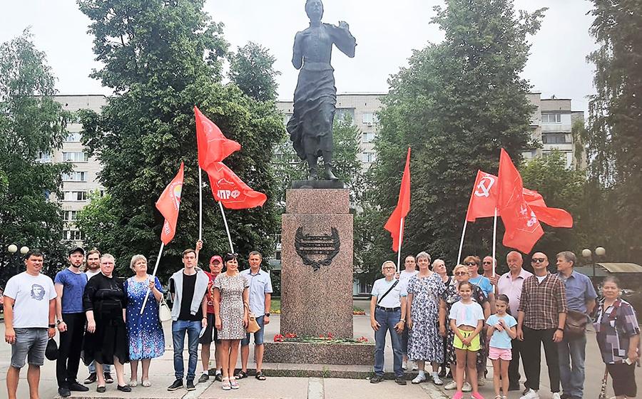 Ивановские коммунисты почтили память революционерки Ольги Варенцовой в день 160-летней годовщины со дня её рождения