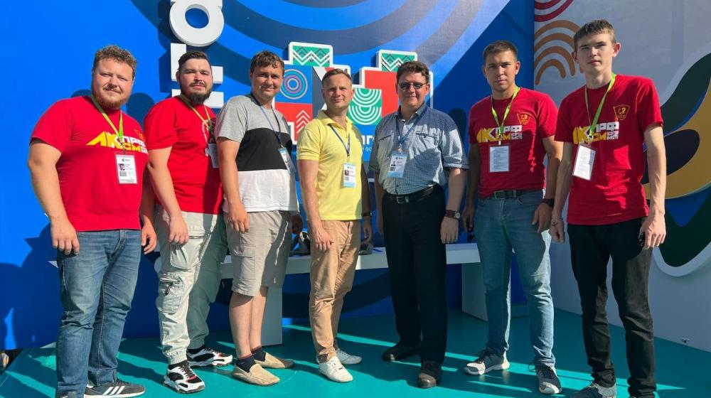 За прямой и открытый диалог! Секретарь ЦК КПРФ Владимир Исаков выступил на молодёжном форуме «iВолга»