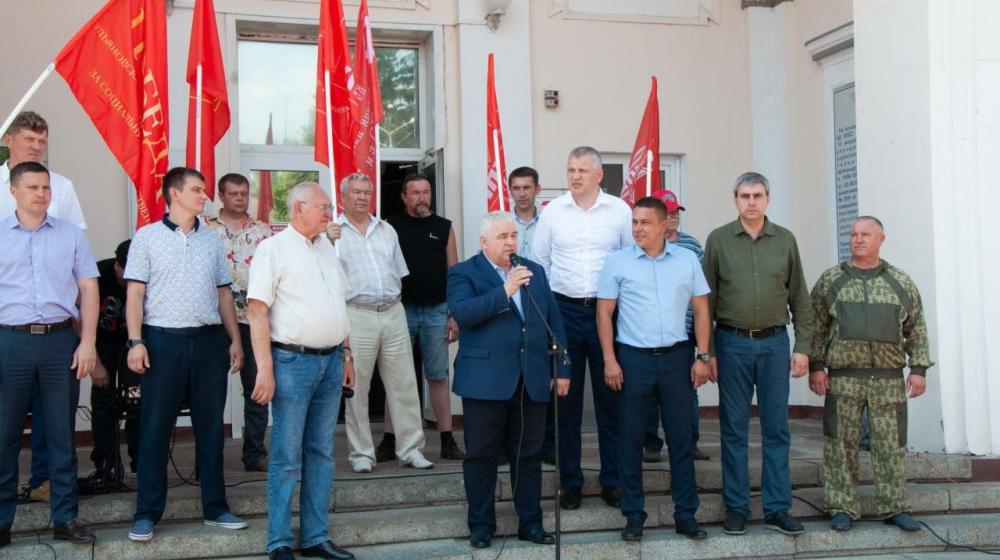 Коммунисты Поволжья отправили три фуры с гуманитарным грузом на Донбасс