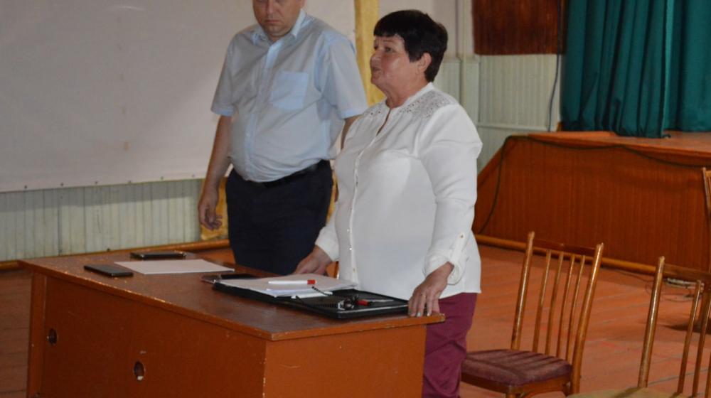 Алтайский край. Депутат-коммунист Наталья Зимина провела в селах Вострово и Приборовое встречи с избирателями по проблеме аварийного состояния местной школы