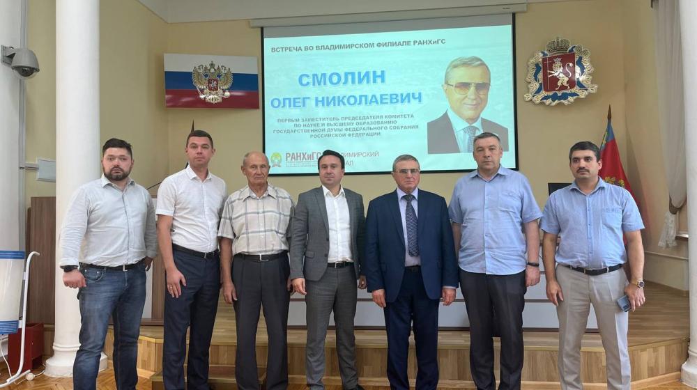 Олег Смолин встретился во Владимире с обществом слепых и педколлективами