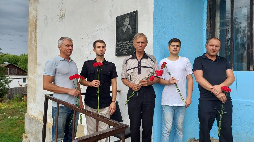 Владимир Исаков помог восстановить в Тульской области памятную доску, посвящённую Комиссару Морских Сил Советской России И.Д. Сладкову
