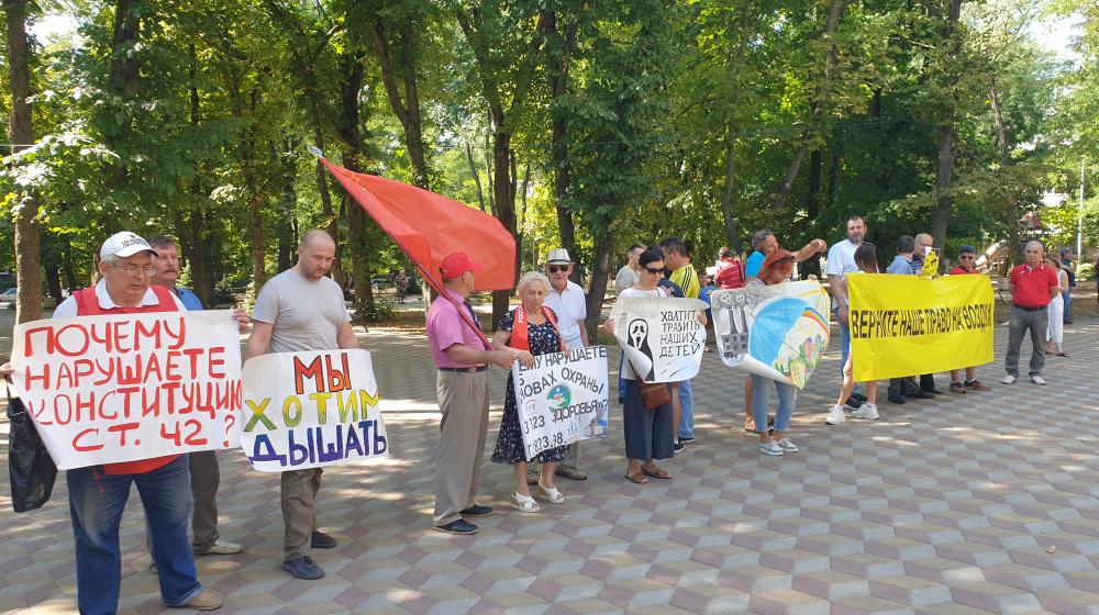 "Мы хотим дышать": в Ростове прошел пикет за безопасную среду проживания