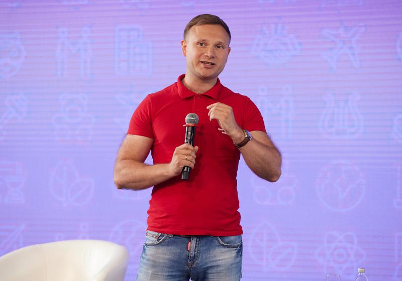 «Убеждён, что социализм победит!». Владимир Исаков выступил на «Территории смыслов»