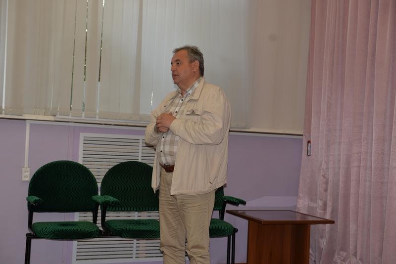 Новосибирская область. Ренат Сулейманов провел показ фильма «Красное знамя над непокоренным Донбассом» в Куйбышеве