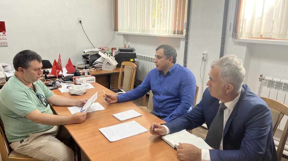 В общественной приёмной Анатолия Бифова в Черкесске прошёл очередной приём граждан