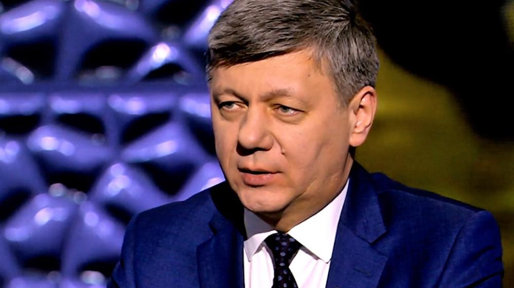 Дмитрий Новиков оценил попытки ввести запрет гражданам России въезда в Евросоюз как рецидив расистского мышления