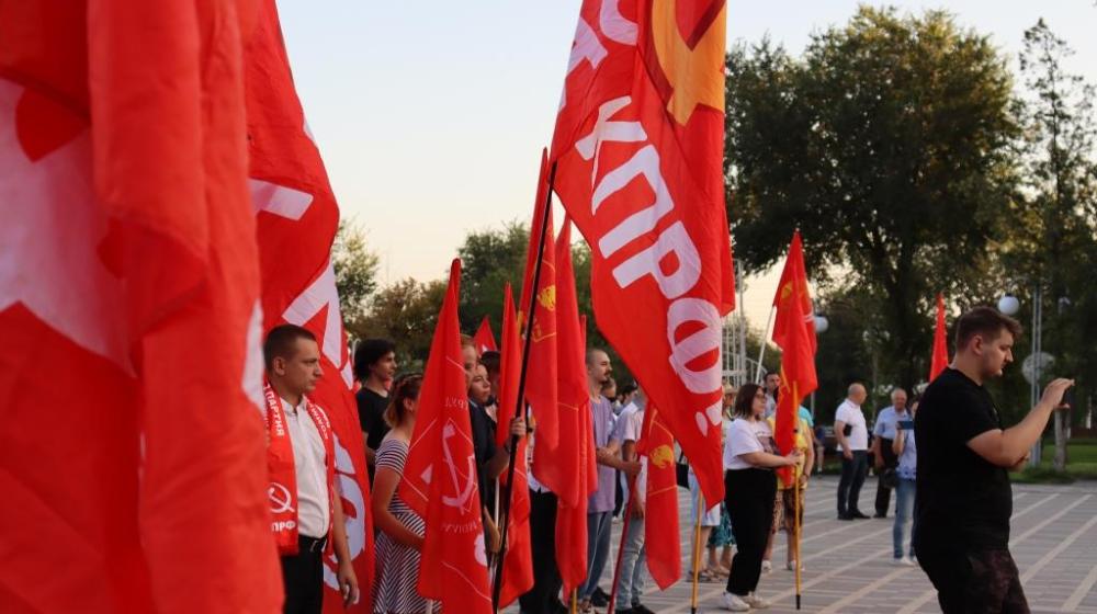 В Волгограде в рамках акции КПРФ «Антикапитализм-2022» прошел митинг-концерт