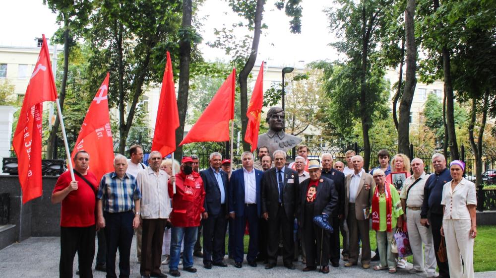 В Воронеже отметили 81-летие со дня основания Воронежского добровольческого коммунистического полка