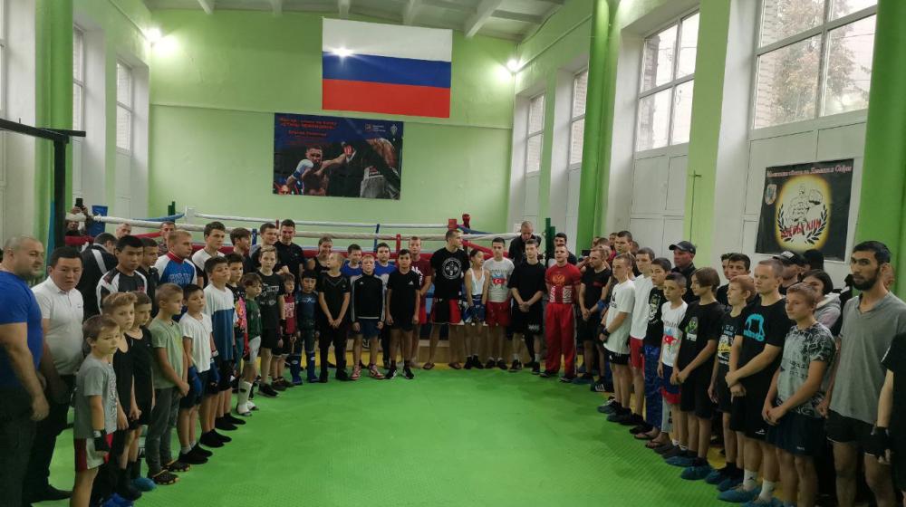 При поддержке руководителя фракции КПРФ в Мособлдуме Александра Наумова прошел спортивный турнир в Озерах