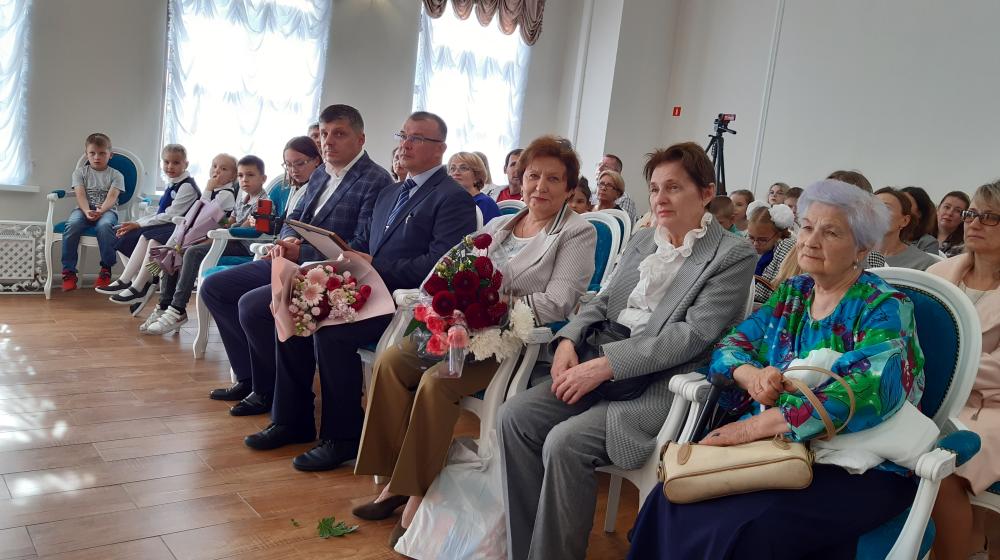 Тюменская область. Депутаты КПРФ выступили на школьных линейках в День Знаний