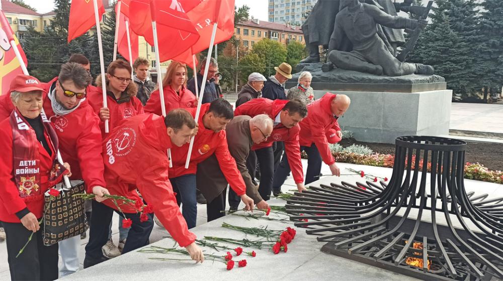 Коммунисты отметили 79-ю годовщину освобождения Брянска от немецко-фашистских захватчиков