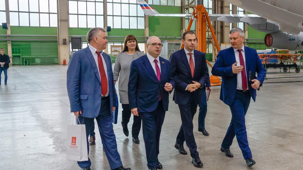 Воронеж. Участники Семинара-совещания руководителей и партактива КПРФ посетили авиазавод