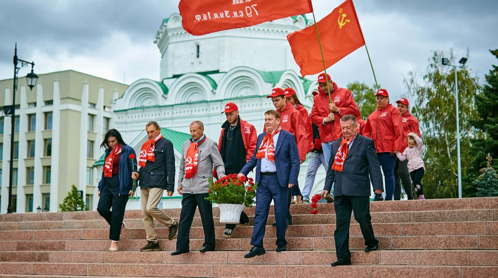 В день 77-летия окончания Второй Мировой войны, Нижегородский обком КПРФ организовал возложение цветов к Вечному огню в Нижегородском Кремле
