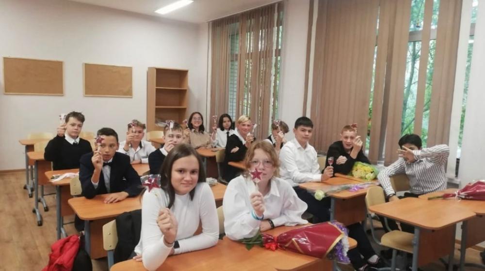 Санкт-Петербург. Коммунисты поздравили горожан с Днем Знаний