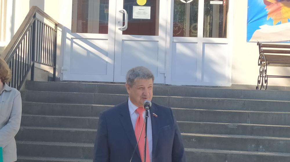 Лидер белгородских коммунистов Станислав Панов поздравил студентов с Днем знаний