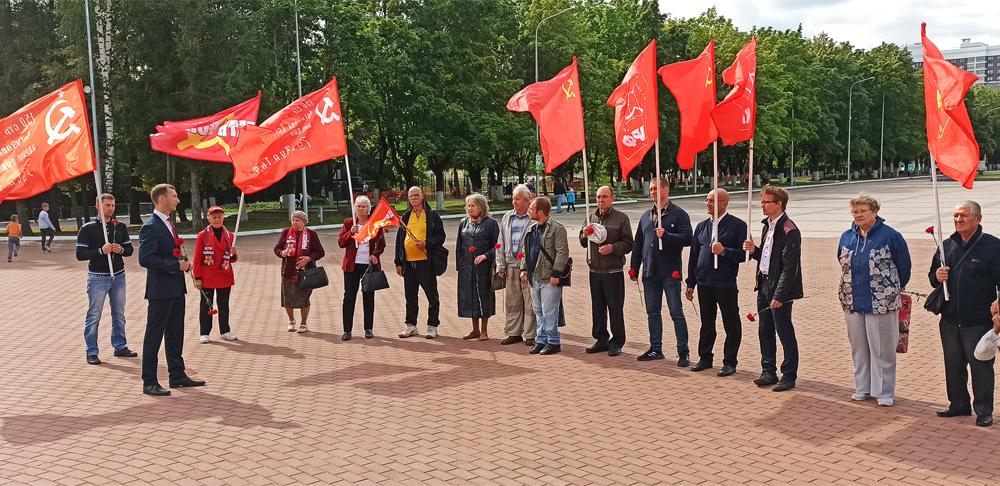 «Пусть подвиг наших дедов вдохновляет нас на новые свершения!» Коммунисты в Брянске отметили 77-ю годовщину окончания 2-й мировой войны