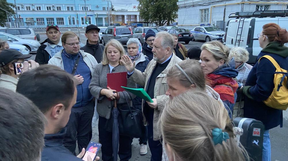 Москва. Депутат Госдумы Сергей Обухов провел встречу с избирателями в защиту ДК «Чайка» в Соколиной горе