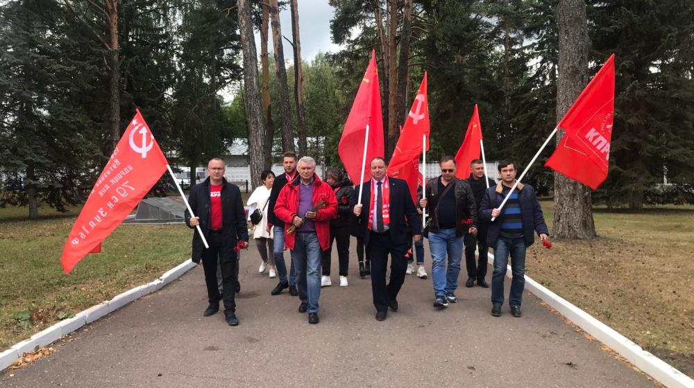Костромские коммунисты возложили цветы к монументу «Вечный огонь» в честь годовщины победы над милитаристской Японией
