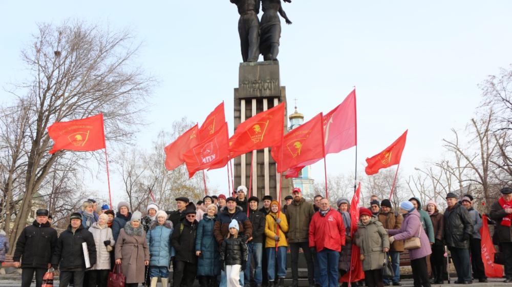Екатеринбург. Праздничный митинг в честь 104-летия Ленинского комсомола