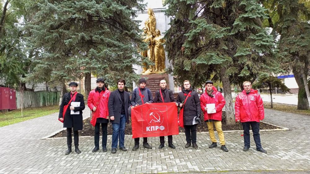 Саратовские комсомольцы провели "Красную карусель"