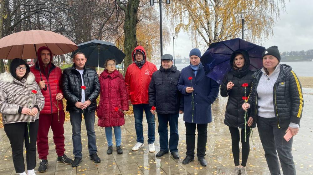 Ярославские коммунисты и комсомольцы отметили 104-ю годовщину основания Ленинского Комсомола