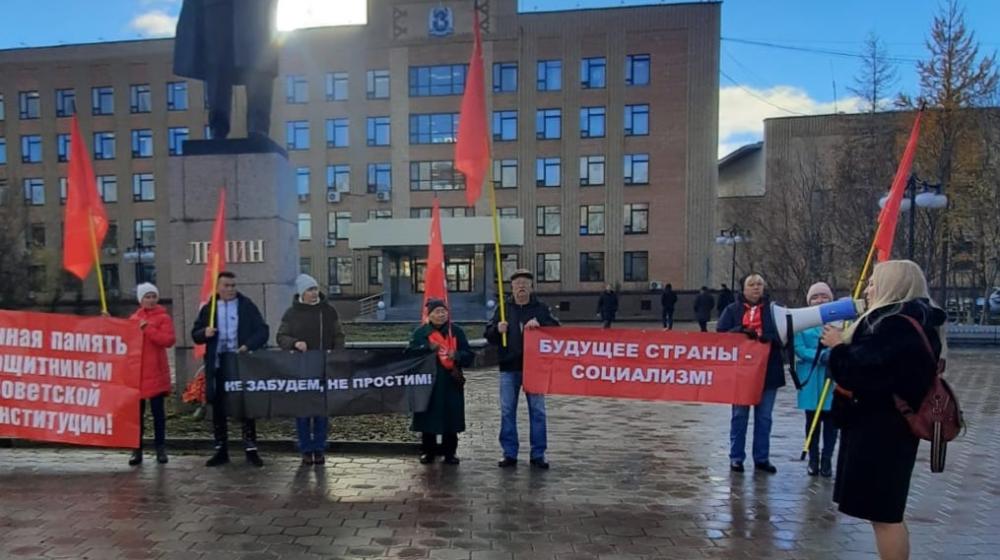 Ямало-Ненецкий автономный округ. В Салехарде прошел митинг в память трагических событий 3-4 октября 1993 года