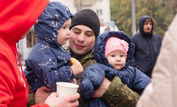 «Красная линия»: Про «Жест доброй воли». 9500 многодетных отцов, призванных по мобилизации, отозвали из частей